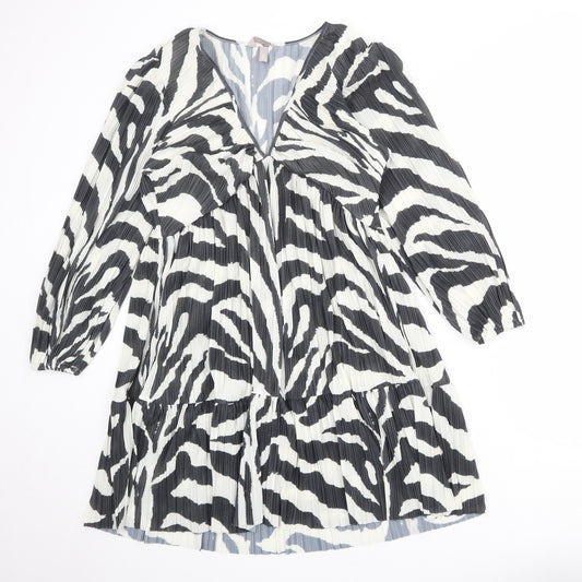 H&M Womens White Animal Print Polyester Trapeze & Swing Size L V-Neck Pullover - Zebra pattern