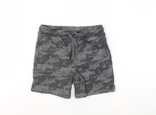 Marks and Spencer Boys Grey Camouflage Cotton Sweat Shorts Size 5-6 Years Regular Drawstring - Waist 24 Inches