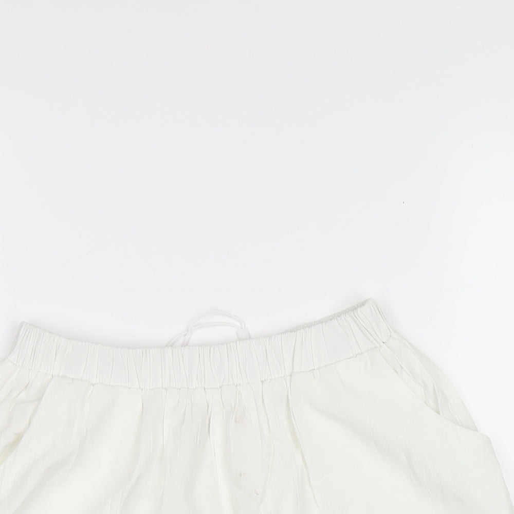 Bershka Womens White Polyester Basic Shorts Size S Regular Pull On