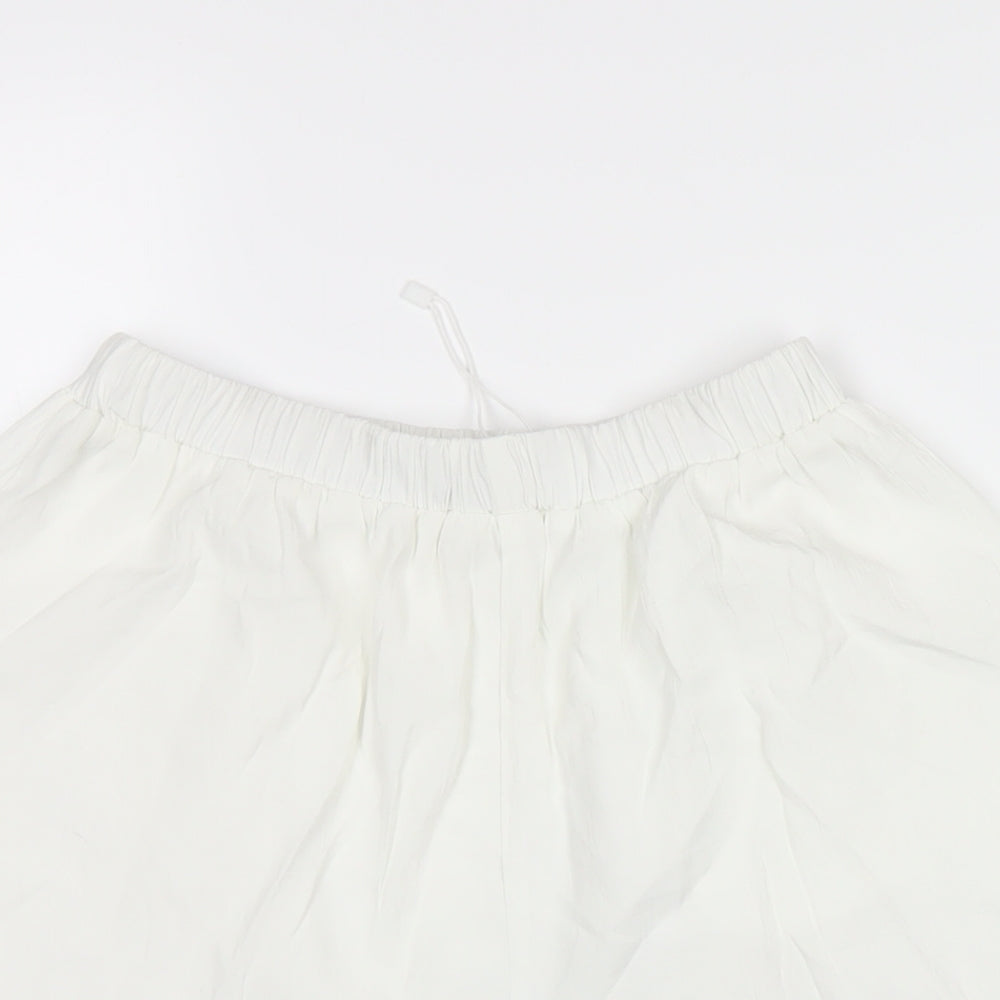 Bershka Womens White Polyester Basic Shorts Size S Regular Pull On