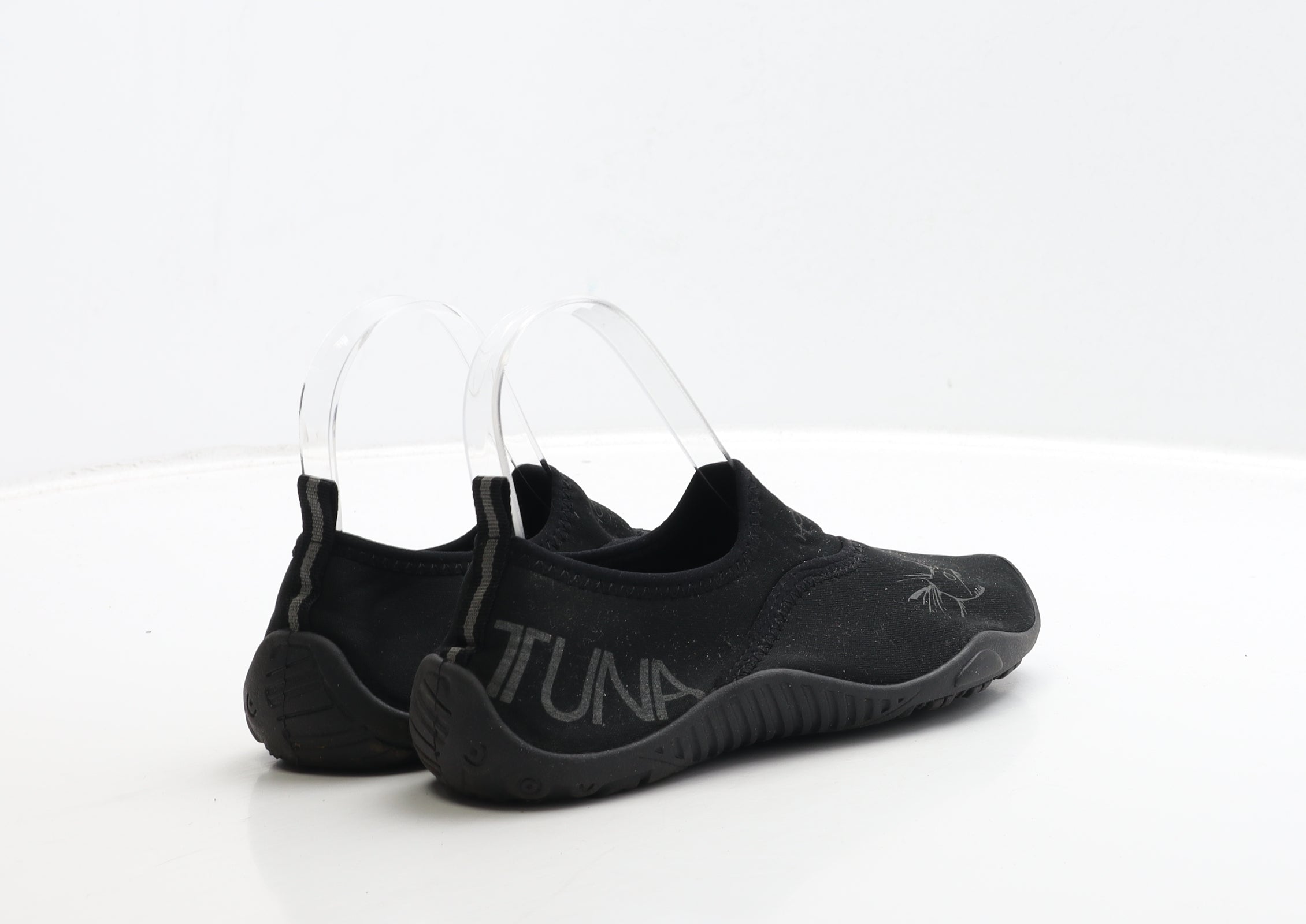 Hot tuna hot sale wet shoes