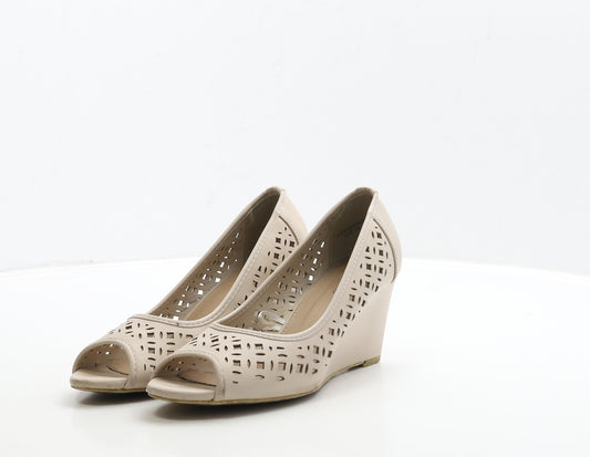 Dunnes Stores Womens Beige Geometric Leather Court Heel UK 5 38