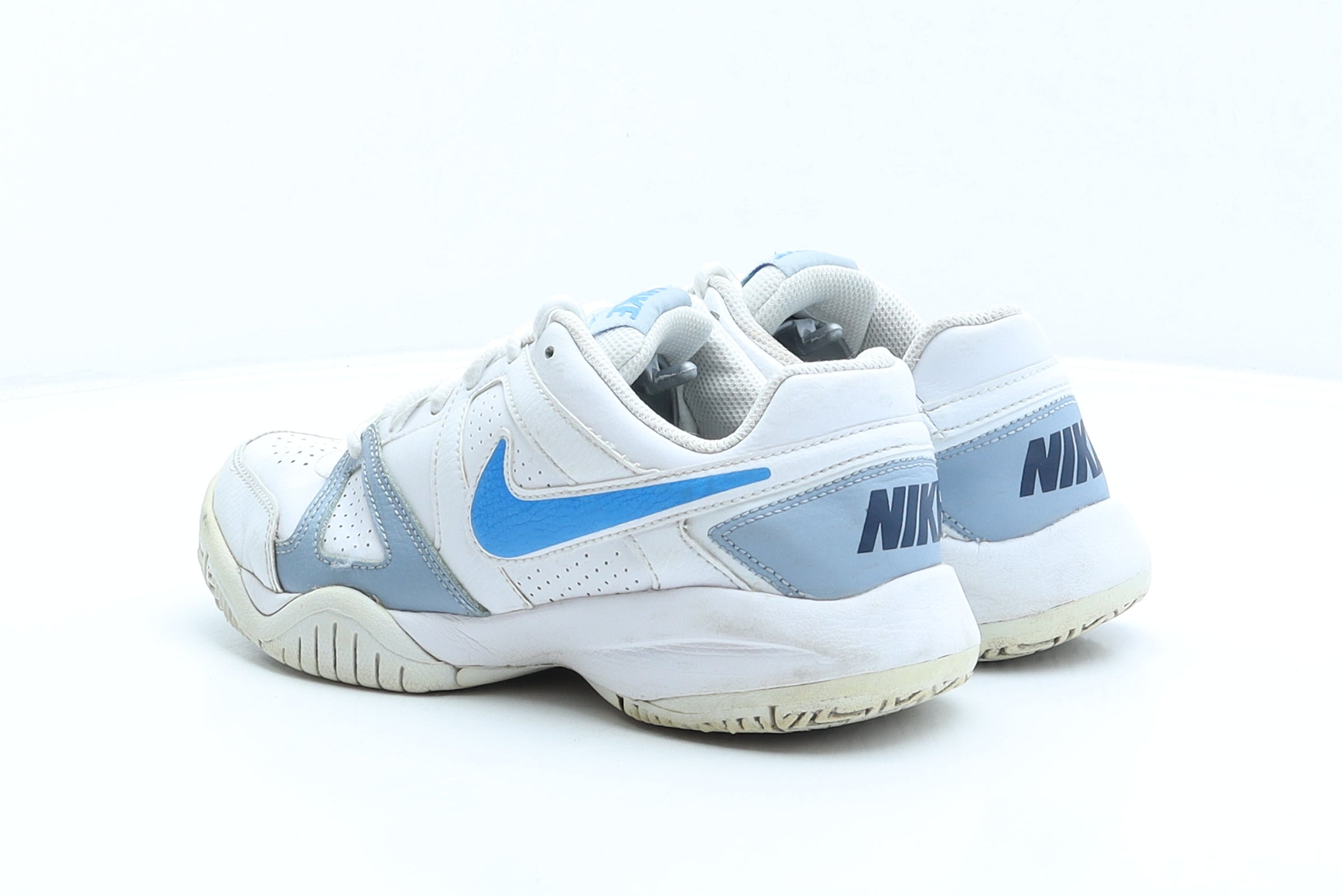 Nike city court hot sale 7 junior trainers