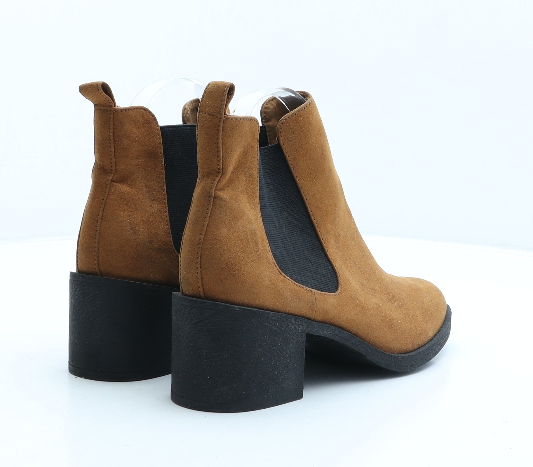 Divided chelsea outlet boots