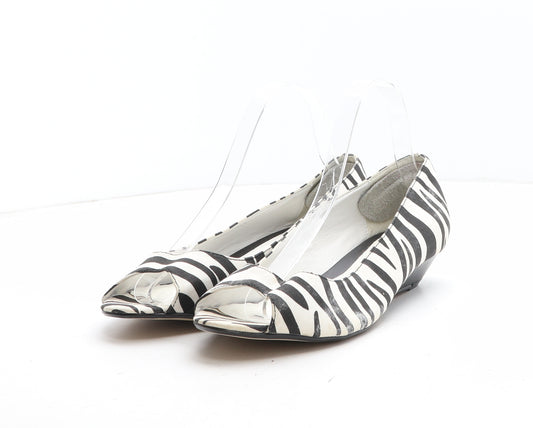 Evans Womens White Animal Print Synthetic Slip On Casual UK - Zebra Pattern