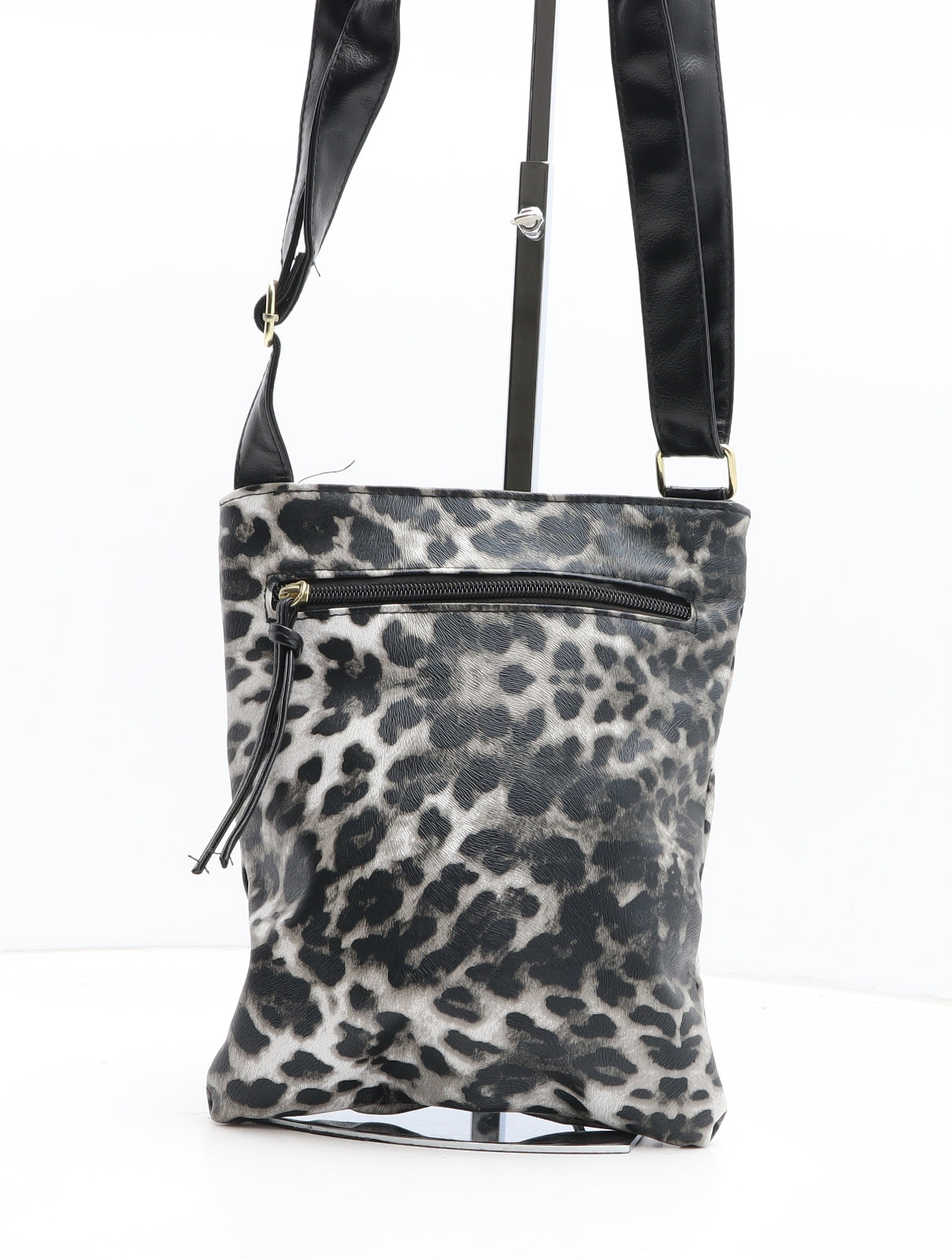 Preworn Womens Multicoloured Animal Print Polyurethane Crossbody Size Medium - Leopard Pattern