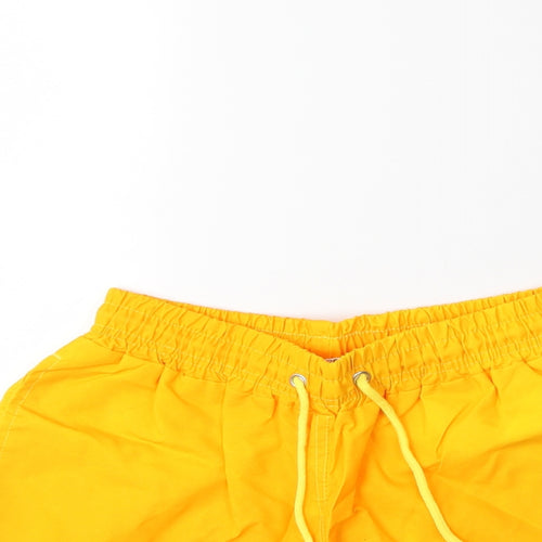 Preworn Mens Yellow   Bermuda Shorts Size S