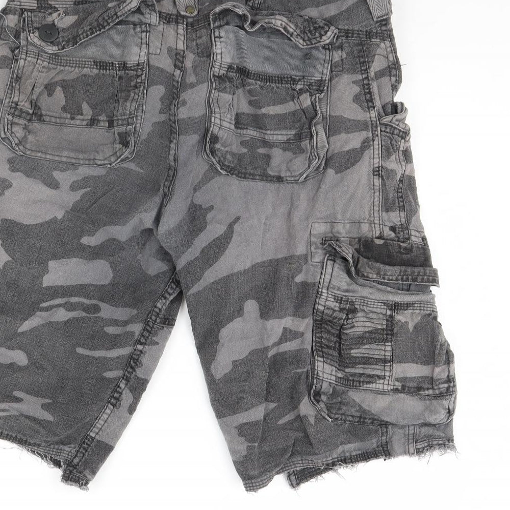 Preworn Mens Grey Camouflage  Cargo Shorts Size 32 in