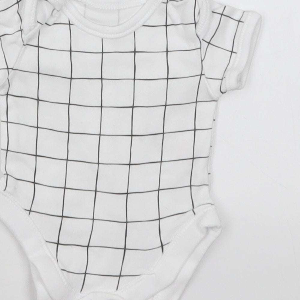 George Baby White Check  Romper One-Piece Size Newborn