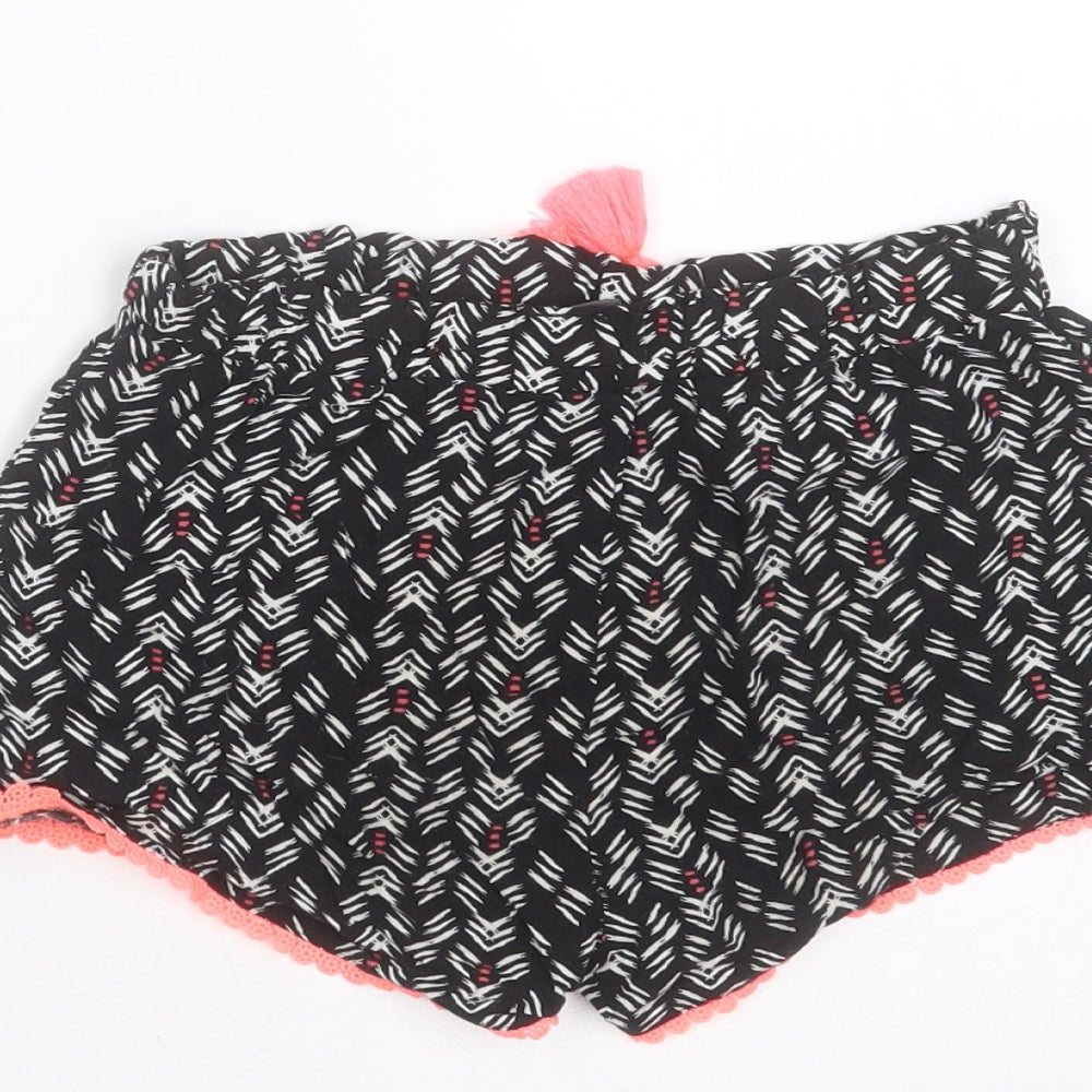 Primark Girls Black Geometric Viscose Hot Pants Shorts Size 8-9 Years  Regular