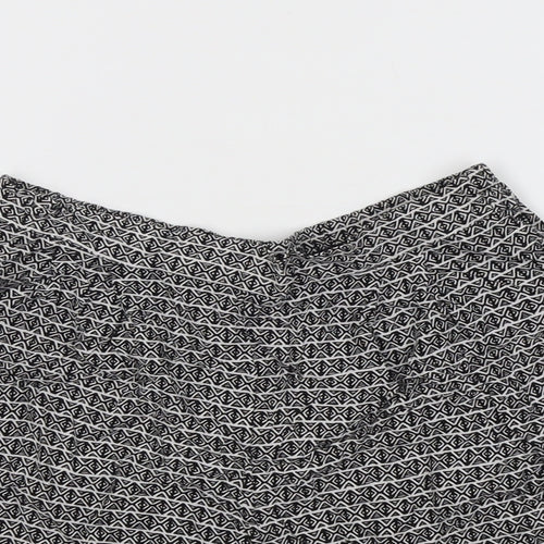 H&M Womens Black Geometric Viscose Basic Shorts Size 8 L3 in Regular Pull On